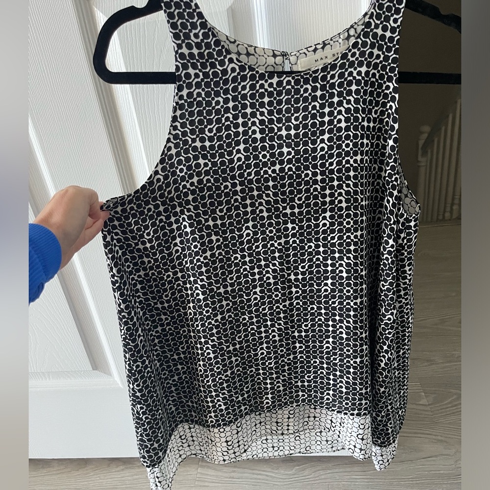Max Studio sleeveless blouse size small